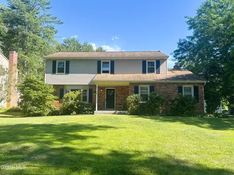39 Frederick Pl, Delmar, NY 12054