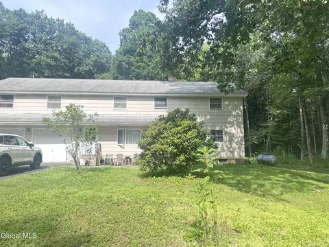 296 Steers Rd, Amsterdam, NY 12010