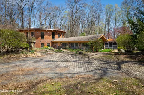 178 Clamsteam Rd, Halfmoon, NY 12065