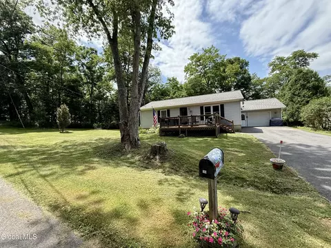39 Young Ave, Fort Johnson, NY 12070