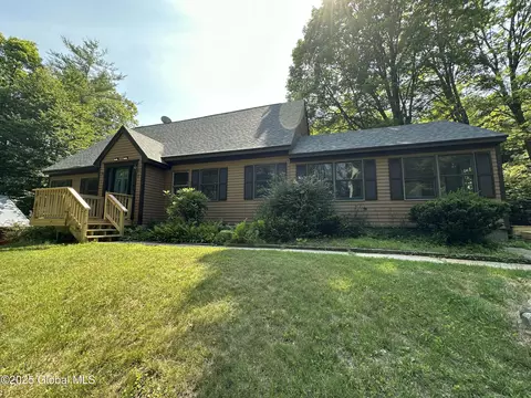 13 Taylor Woods Rd, Fort Ann, NY 12827