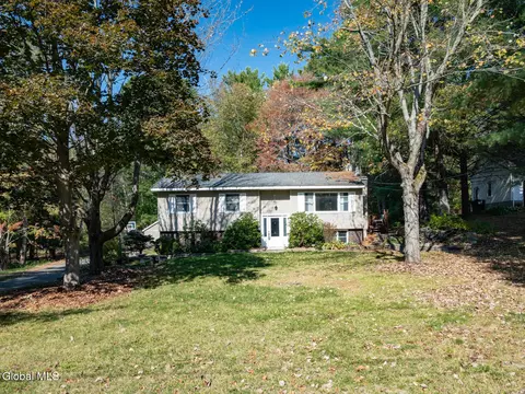 1709 Julianne Dr, Castleton On Hudson, NY 12033