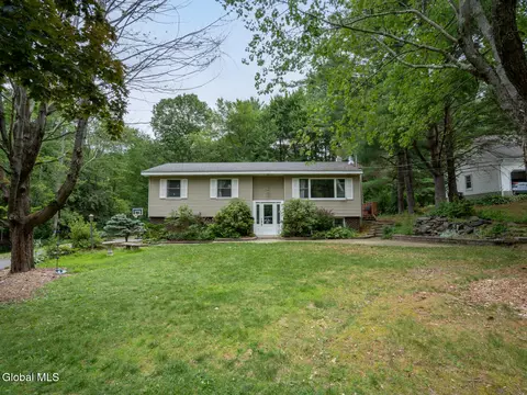 1709 Julianne Dr, Castleton On Hudson, NY 12033
