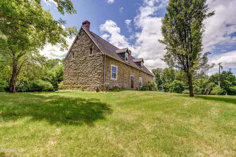 9 Frey Dr, Palatine Bridge, NY 13428