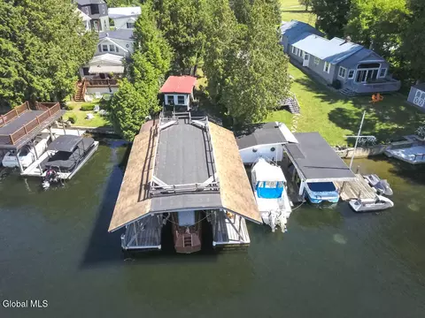 26 Brayton Rd, Queensbury, NY 12804