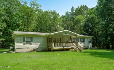 31 Sinclair Rd, Northville, NY 12134
