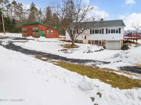 103 Bud Dr, Howes Cave, NY 12092