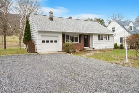303 New Salem South Rd, Voorheesville, NY 12186