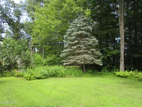 676 Pearse Rd, Schenectady, NY 12309 photo 12