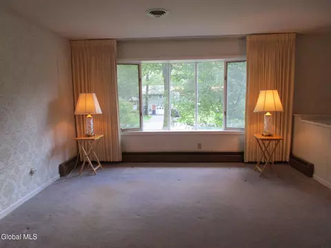 676 Pearse Rd, Schenectady, NY 12309 photo 19