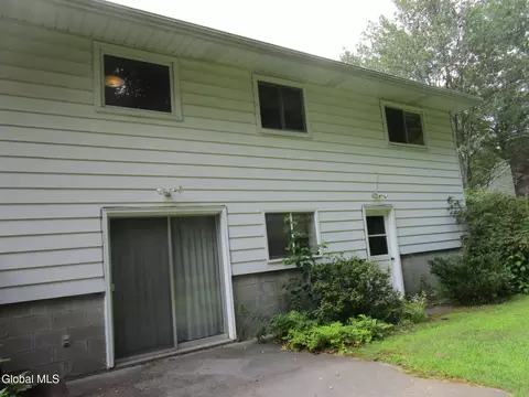 676 Pearse Rd, Schenectady, NY 12309 photo 8