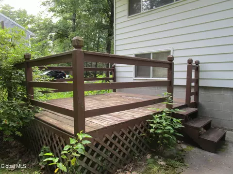 676 Pearse Rd, Schenectady, NY 12309 photo 9