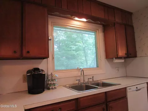 676 Pearse Rd, Schenectady, NY 12309 photo 31