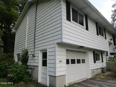 676 Pearse Rd, Schenectady, NY 12309 photo 6