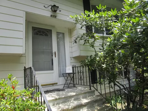 676 Pearse Rd, Schenectady, NY 12309 photo 5