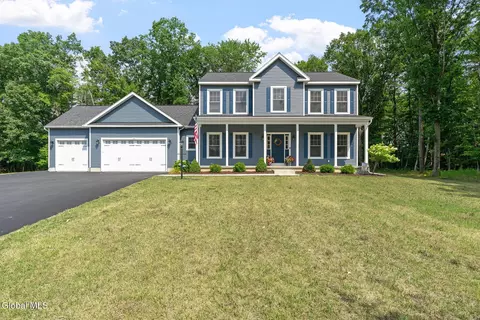 27 Woodland Dr, Castleton On Hudson, NY 12033