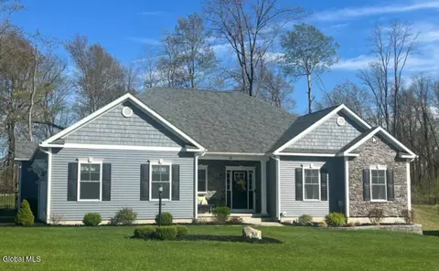 3074 New Williamsburg Dr, Schenectady, NY 12303