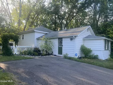 52 Western Ave, Watervliet, NY 12189