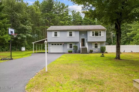 7 Balsam Ln, Gansevoort, NY 12831