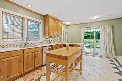 Kitchen - 1726 Wendell Ave, Schenectady, NY 12308 photo 5 of 8