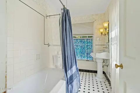 Bath - 1726 Wendell Ave, Schenectady, NY 12308 photo 5 of 6