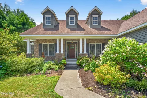 22 Cygnet Cir, Saratoga Springs, NY 12866
