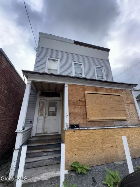 52 Sargent St, Cohoes, NY 12047