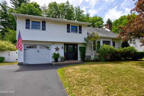 25 Dublin Dr, Ballston Spa, NY 12020