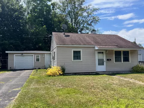 10 Vics Ct, Albany, NY 12205