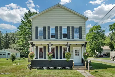 2 Cummings St, Hoosick Falls, NY 12090