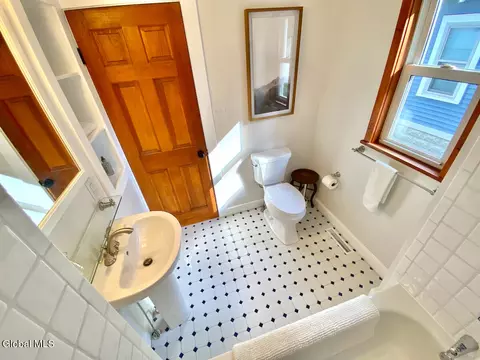 Bath - 85 Wilson Ave, Schenectady, NY 12304 photo 2 of 3