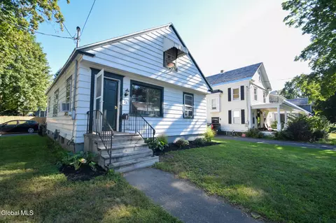 33 Pearl St, Hudson Falls, NY 12839