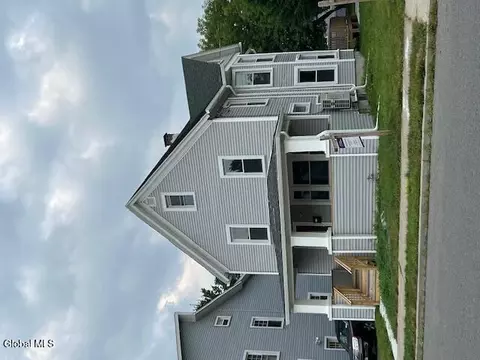 26 Rockton St, Amsterdam, NY 12010