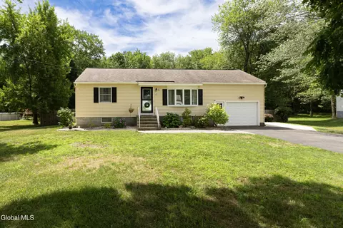 10 St Marie St, Schenectady, NY 12303