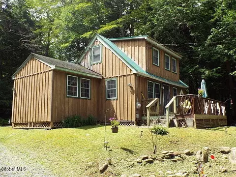 120 E Shore Dr, Gloversville, NY 12078