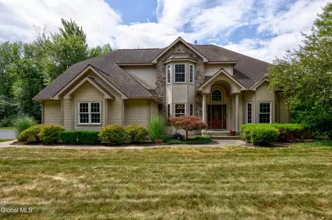 13 Lazur Rd, Ballston Lake, NY 12019