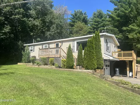 110 Jack Halloran Rd, Stillwater, NY 12170