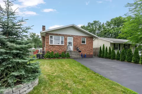 216 Gifford Rd, Schenectady, NY 12304