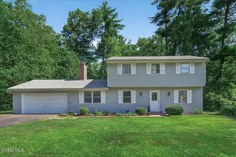 20 Linda Ct, Delmar, NY 12054