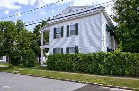92 North St, Saratoga Springs, NY 12866