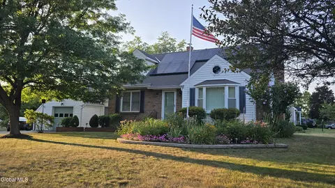 26 Swayze Dr, Latham, NY 12110