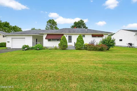 11 Peter Ln, Amsterdam, NY 12010