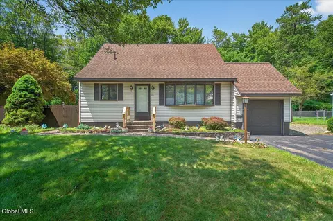 13 Terry Ave, Schenectady, NY 12303