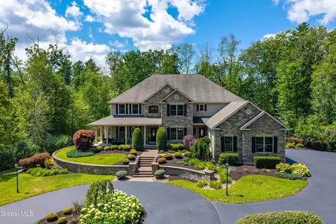 27 Legends Way, Ballston Lake, NY 12019