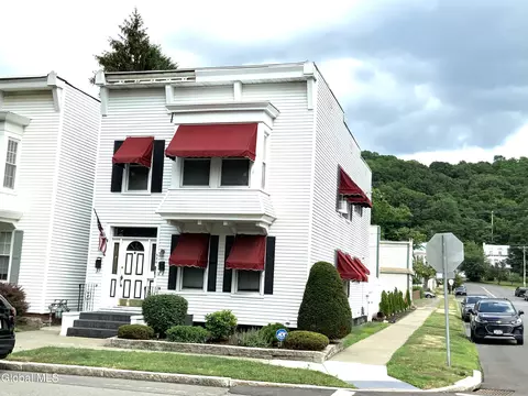 536 7th Ave, Troy, NY 12182