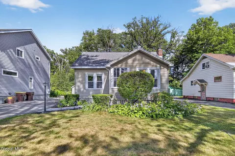 1214 S Country Club Dr, Niskayuna, NY 12309