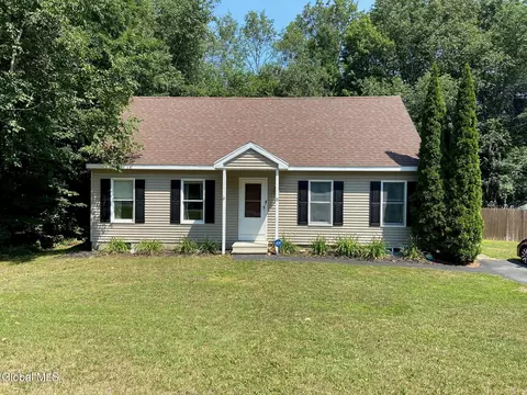 10 Mockingbird Ln, Queensbury, NY 12804