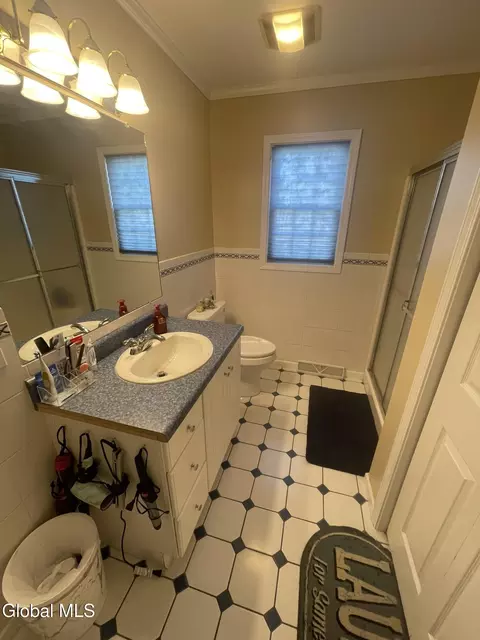 Bath - 35 Amsterdam Ave, Glenmont, NY 12077 photo 1 of 2