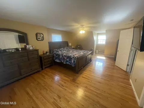 Bedroom - 35 Amsterdam Ave, Glenmont, NY 12077 photo 1 of 5