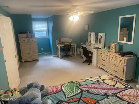 Bedroom - 35 Amsterdam Ave, Glenmont, NY 12077 photo 4 of 5